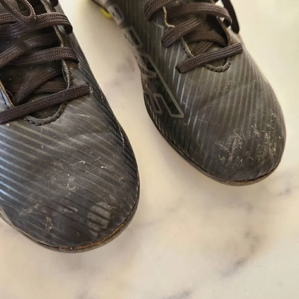Nike Mercurial kids youth size 3.5 black soccer baseball shoe athletic sporty cl